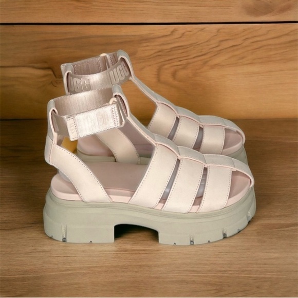 UGG Ashton Strappy Rosy Beige Platform
Gladiator Sandals - Picture 6 of 14